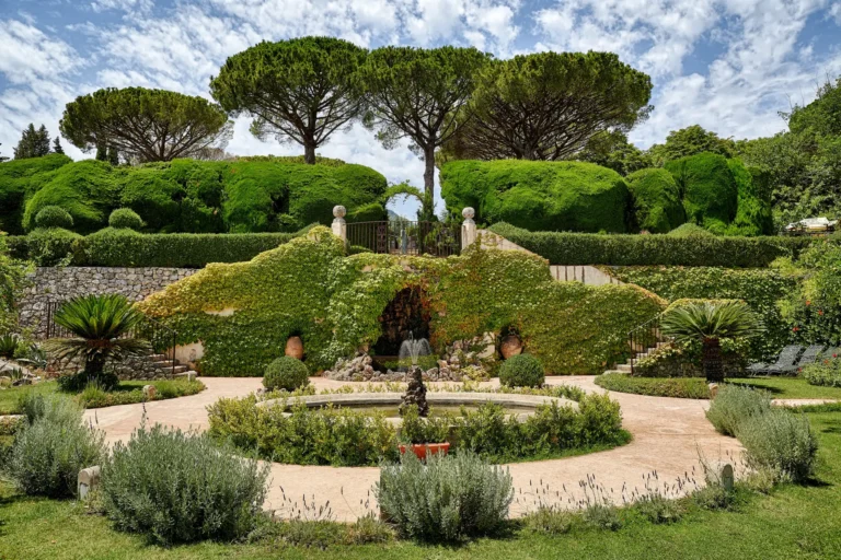 the extraordinaire amalfi coast villa cimbrone two fountains garden