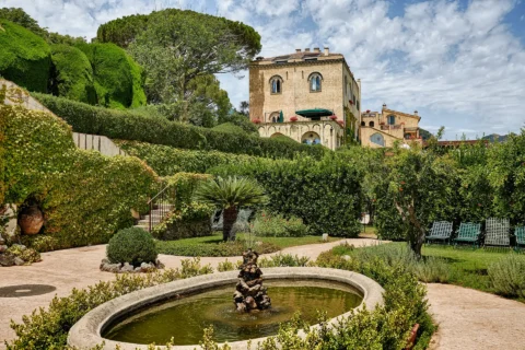 the extraordinaire amalfi coast villa cimbrone wedding venue