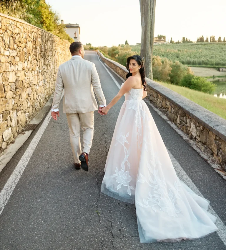 the extraordinaire dimora ghirlandaio bride looking back as walking away