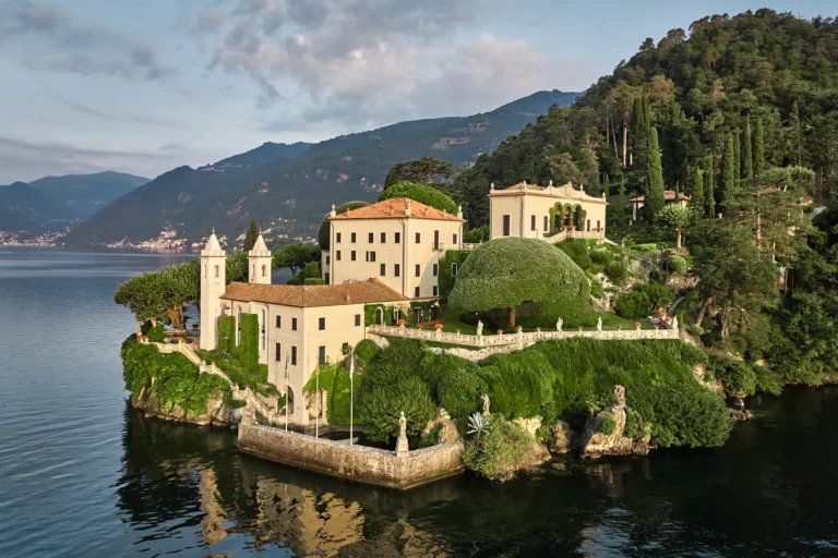 the extraordinaire lake como villa del babianello aerial view