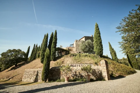 the extraordinaire tuscany castello di banfi brunello vineyard wedding