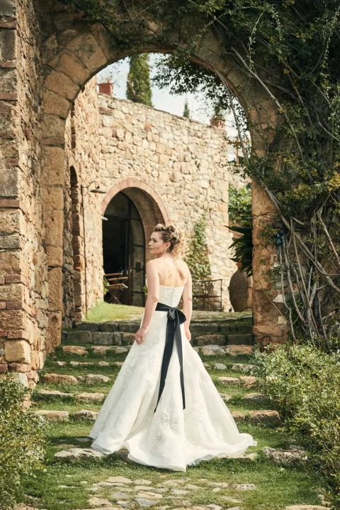 the extraordinaire tuscany castello di banfi brunello vineyard wedding