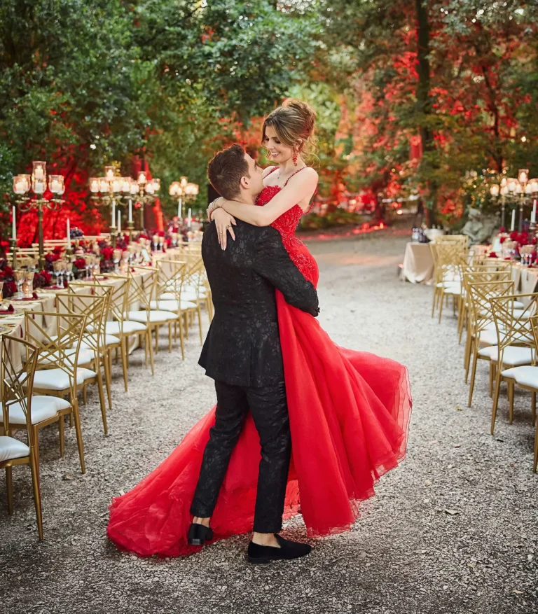 the extraordinaire tuscany happy couple dancing
