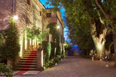 the extraordinaire borgo stomennano candlelit courtyard dinner