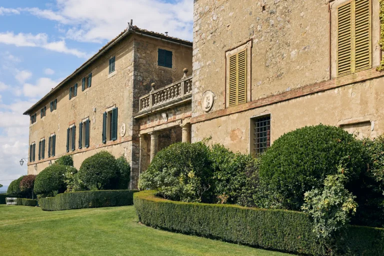 the extraordinaire borgo stomennano golden hour chuppah ceremony