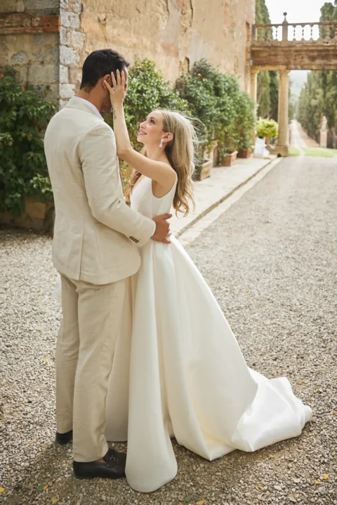 the extraordinaire borgo stomennano golden hour chuppah ceremony