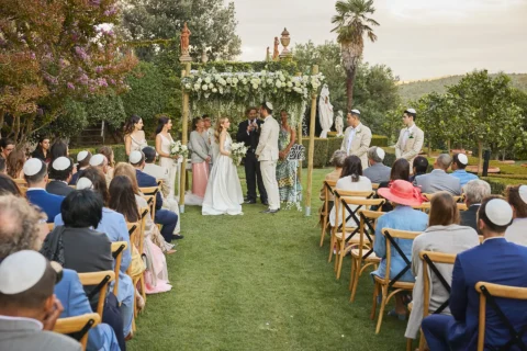 the extraordinaire borgo stomennano golden hour chuppah ceremony