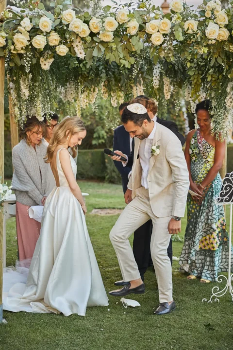 the extraordinaire borgo stomennano golden hour chuppah ceremony