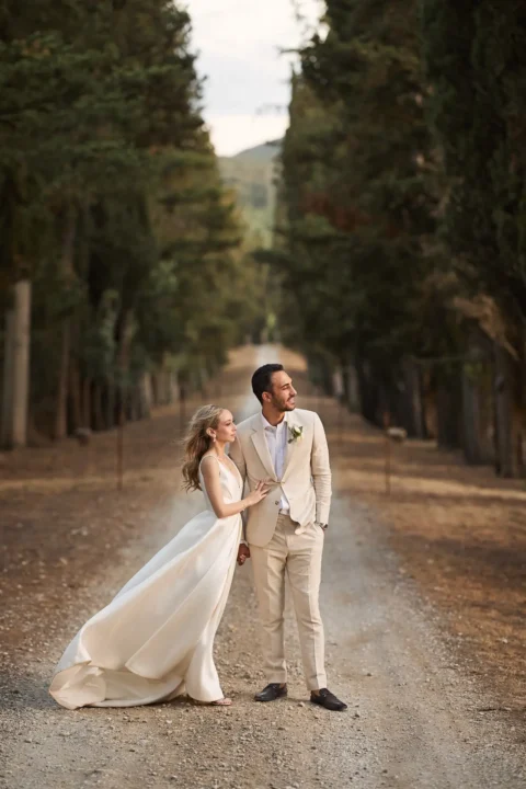 the extraordinaire borgo stomennano golden hour chuppah ceremony