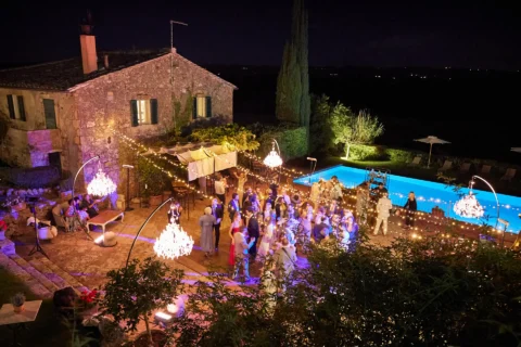 the extraordinaire borgo stomennano golden hour chuppah ceremony