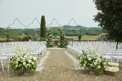 the extraordinaire tuscany villa di monaciano romantic vineyard celebration