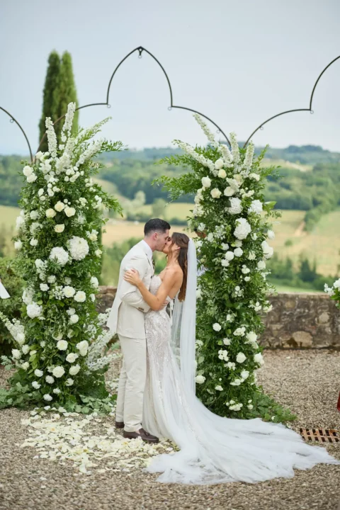 the extraordinaire tuscany villa di monaciano romantic vineyard celebration