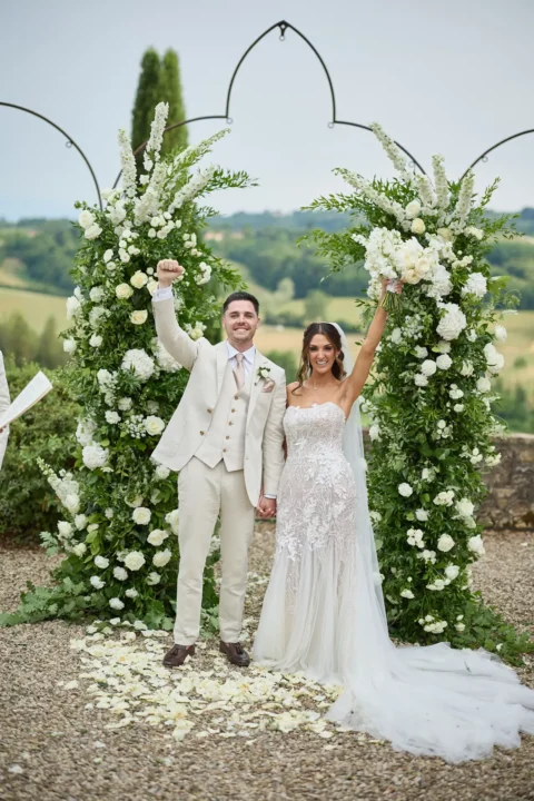 the extraordinaire tuscany villa di monaciano romantic vineyard celebration