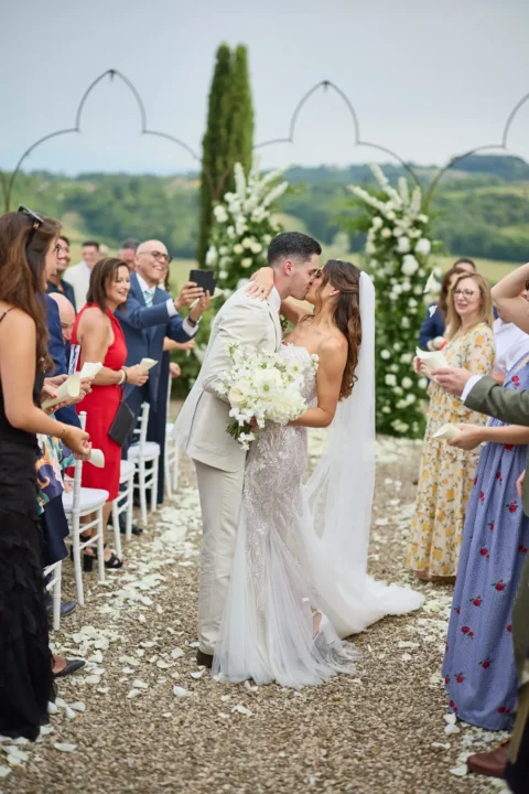 the extraordinaire tuscany villa di monaciano romantic vineyard celebration