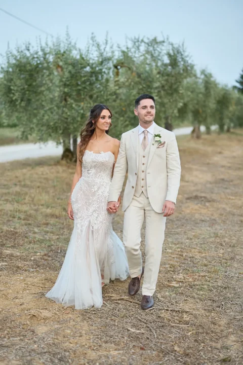 the extraordinaire tuscany villa di monaciano romantic vineyard celebration