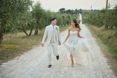 the extraordinaire tuscany villa di monaciano romantic vineyard celebration