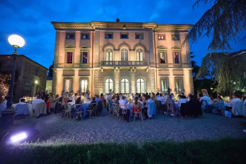 the extraordinaire tuscany villa di monaciano romantic vineyard celebration