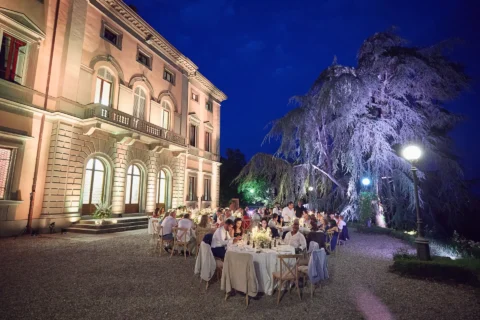 the extraordinaire tuscany villa di monaciano romantic vineyard celebration