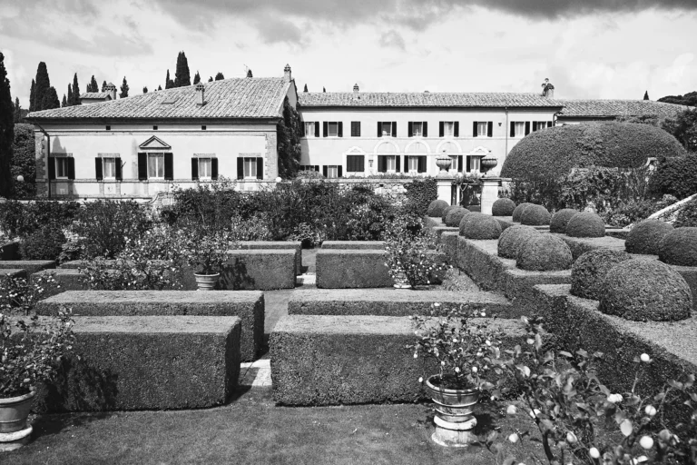 the extraordinaire tuscany villa la foce valdorcia estate wedding