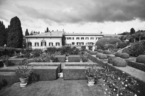 the extraordinaire tuscany villa la foce valdorcia estate wedding