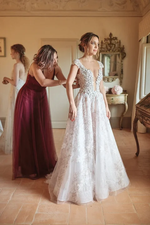 the extraordinaire tuscany villa la foce valdorcia estate wedding