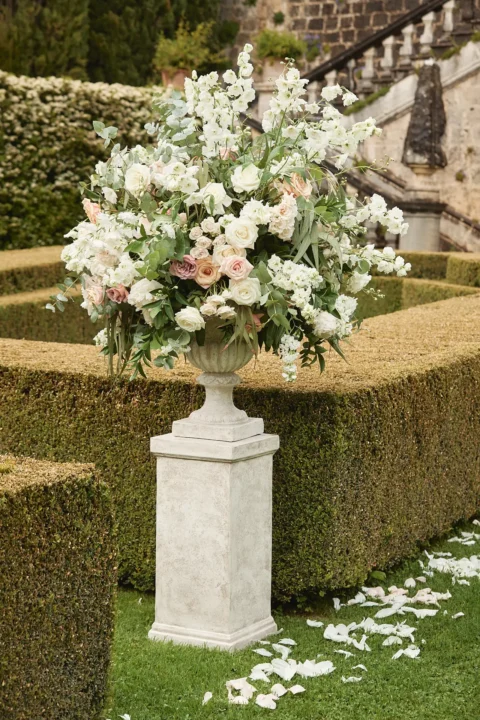 the extraordinaire tuscany villa la foce valdorcia estate wedding