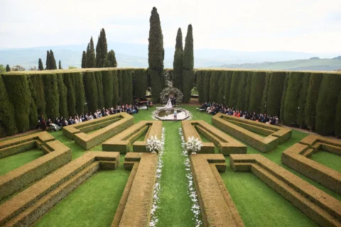 the extraordinaire tuscany villa la foce valdorcia estate wedding