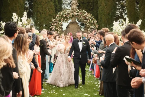 the extraordinaire tuscany villa la foce valdorcia estate wedding