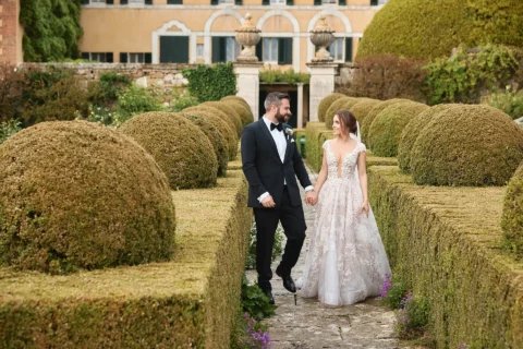 the extraordinaire tuscany villa la foce valdorcia estate wedding