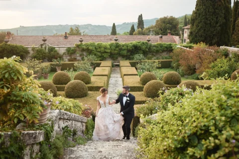 the extraordinaire tuscany villa la foce valdorcia estate wedding