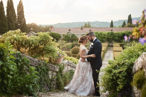the extraordinaire tuscany villa la foce valdorcia estate wedding