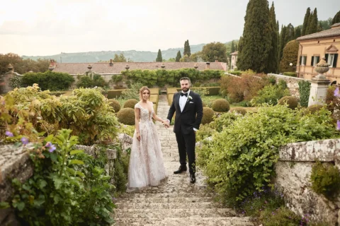 the extraordinaire tuscany villa la foce valdorcia estate wedding