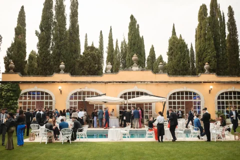 the extraordinaire tuscany villa la foce valdorcia estate wedding