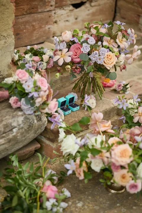 the extraordinaire umbria villa cozzano rustic chic celebration