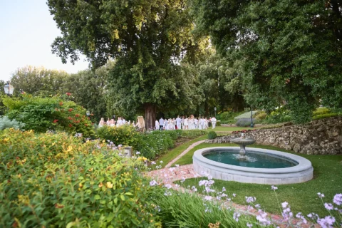 the extraordinaire umbria villa valentini bonaparte white and red welcome party