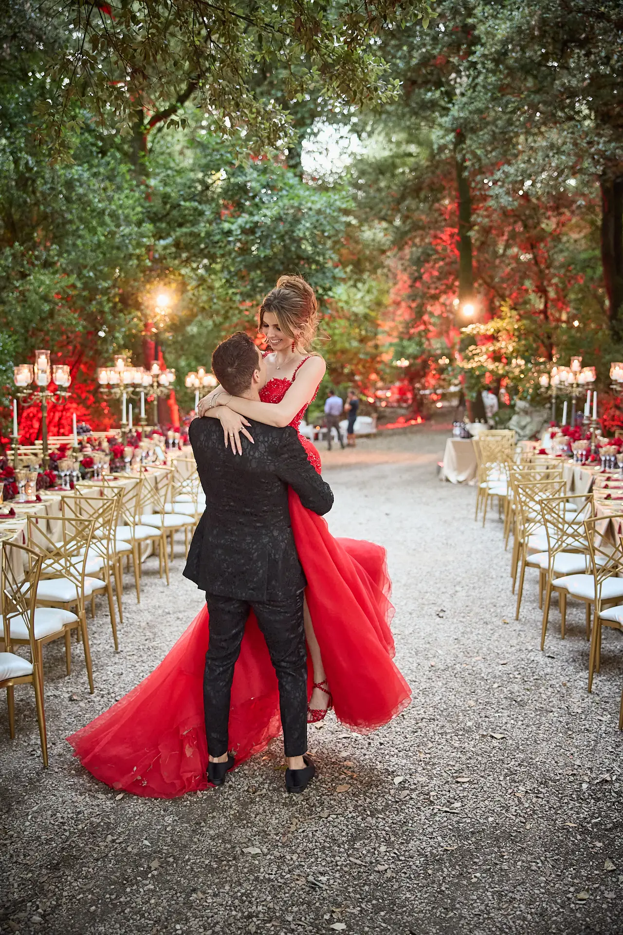 the extraordinaire umbria villa valentini bonaparte white and red welcome party