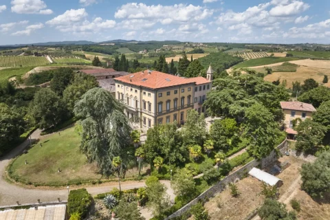the extraordinaire villa di monaciano vibrant tuscan indian wedding