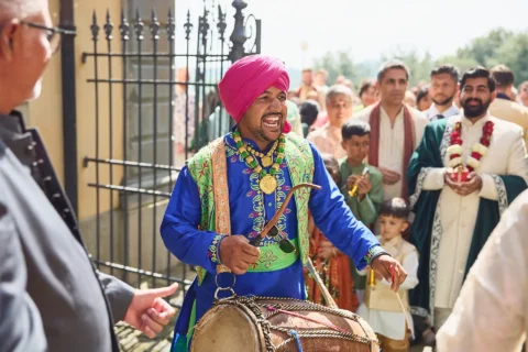 the extraordinaire villa di monaciano vibrant tuscan indian wedding