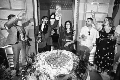 the extraordinaire villa di monaciano vibrant tuscan indian wedding