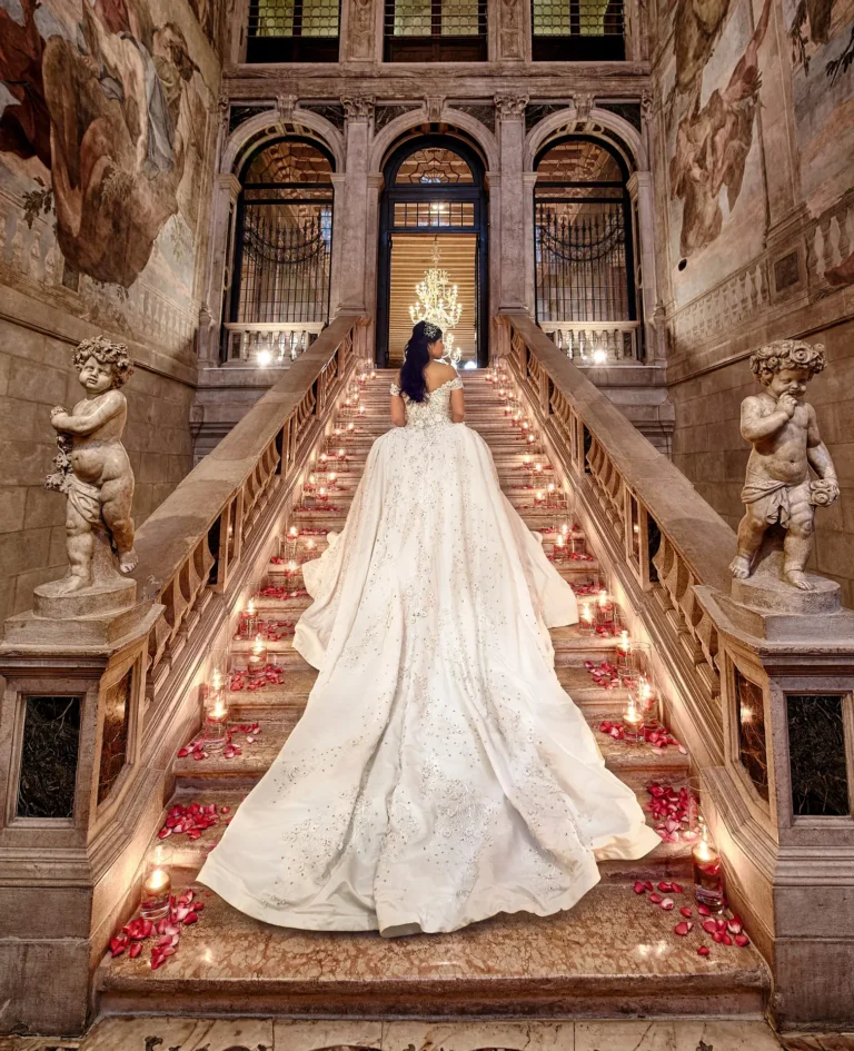 the extraordinaire bride poses on the staircase in ca sagredo hotel venice